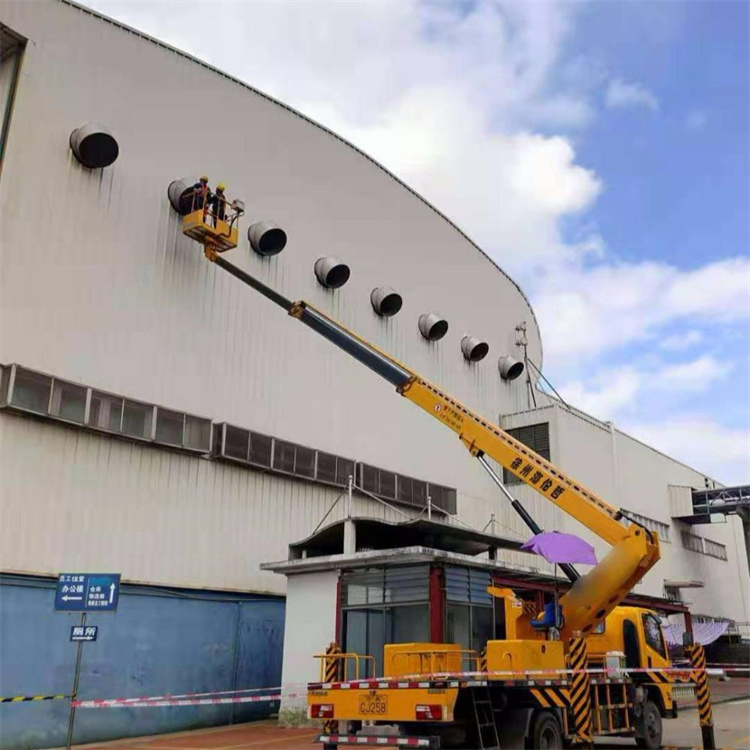 长岛县高空作业车出租服务：专业广告牌安装解决方案